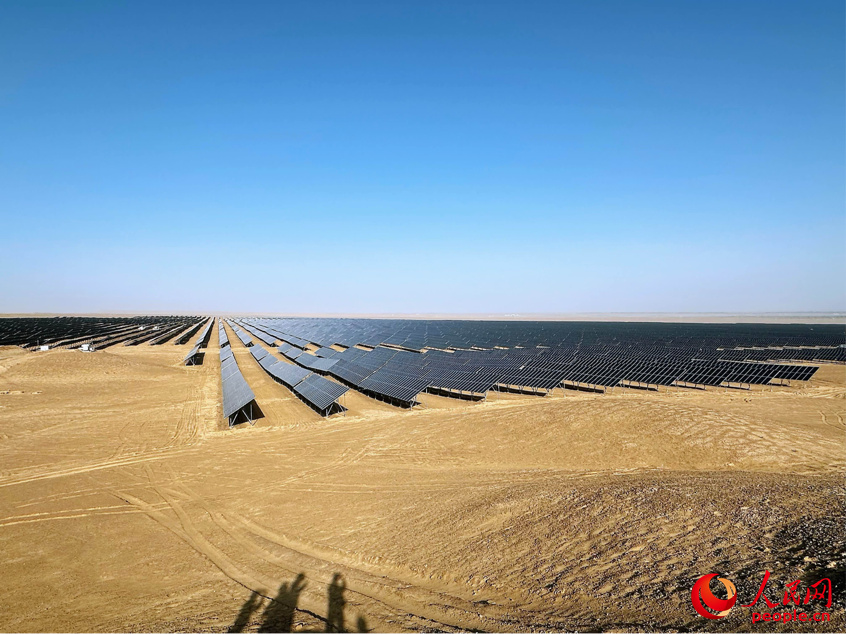 大唐十四師昆玉100萬千瓦光伏基地。人民網記者 楊睿攝 大唐十四師昆玉100萬千瓦光伏基地。人民網記者 楊睿攝