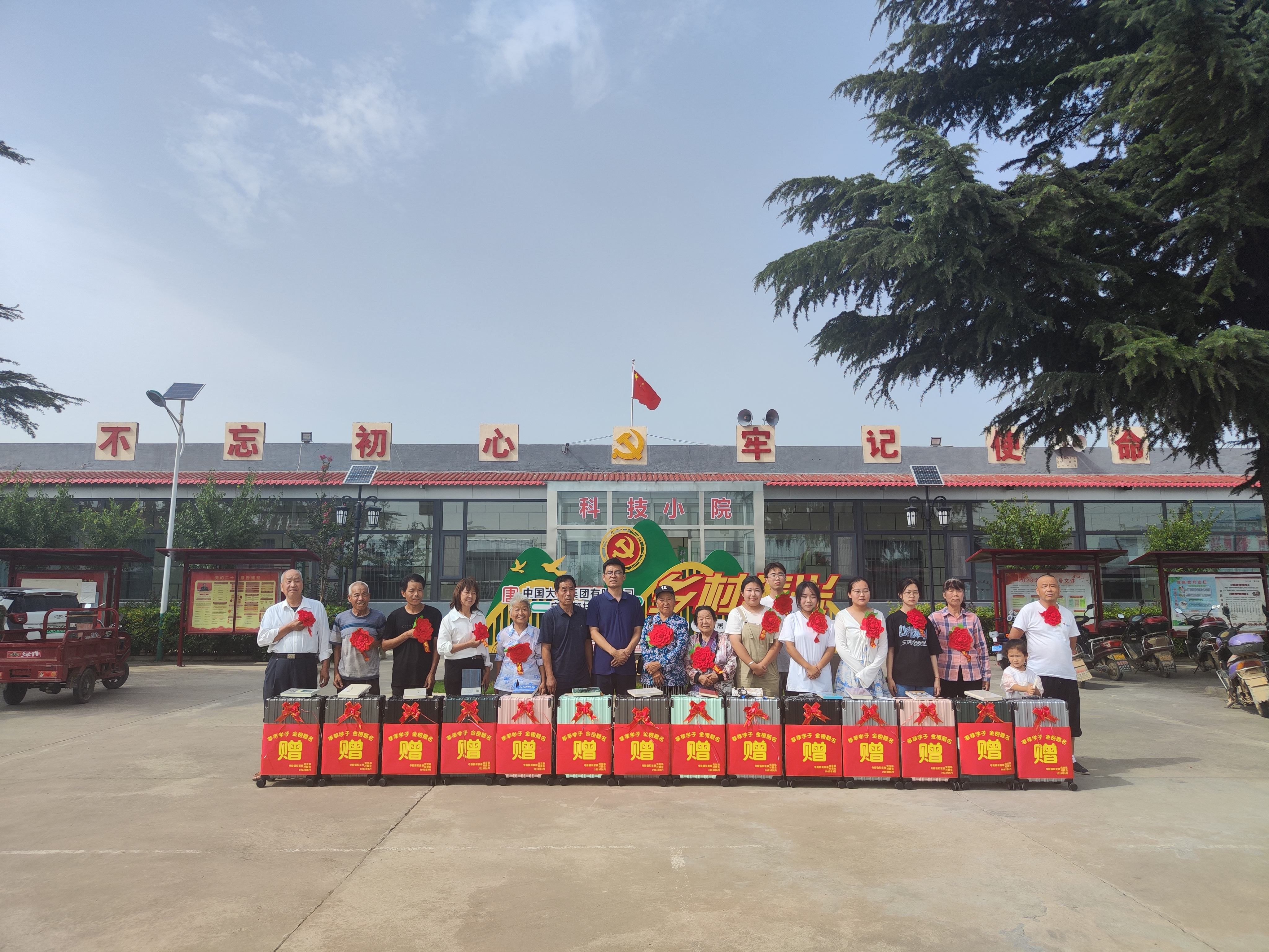 1721701698609037228.jpg 大學(xué)生座談會(huì)合影.jpg