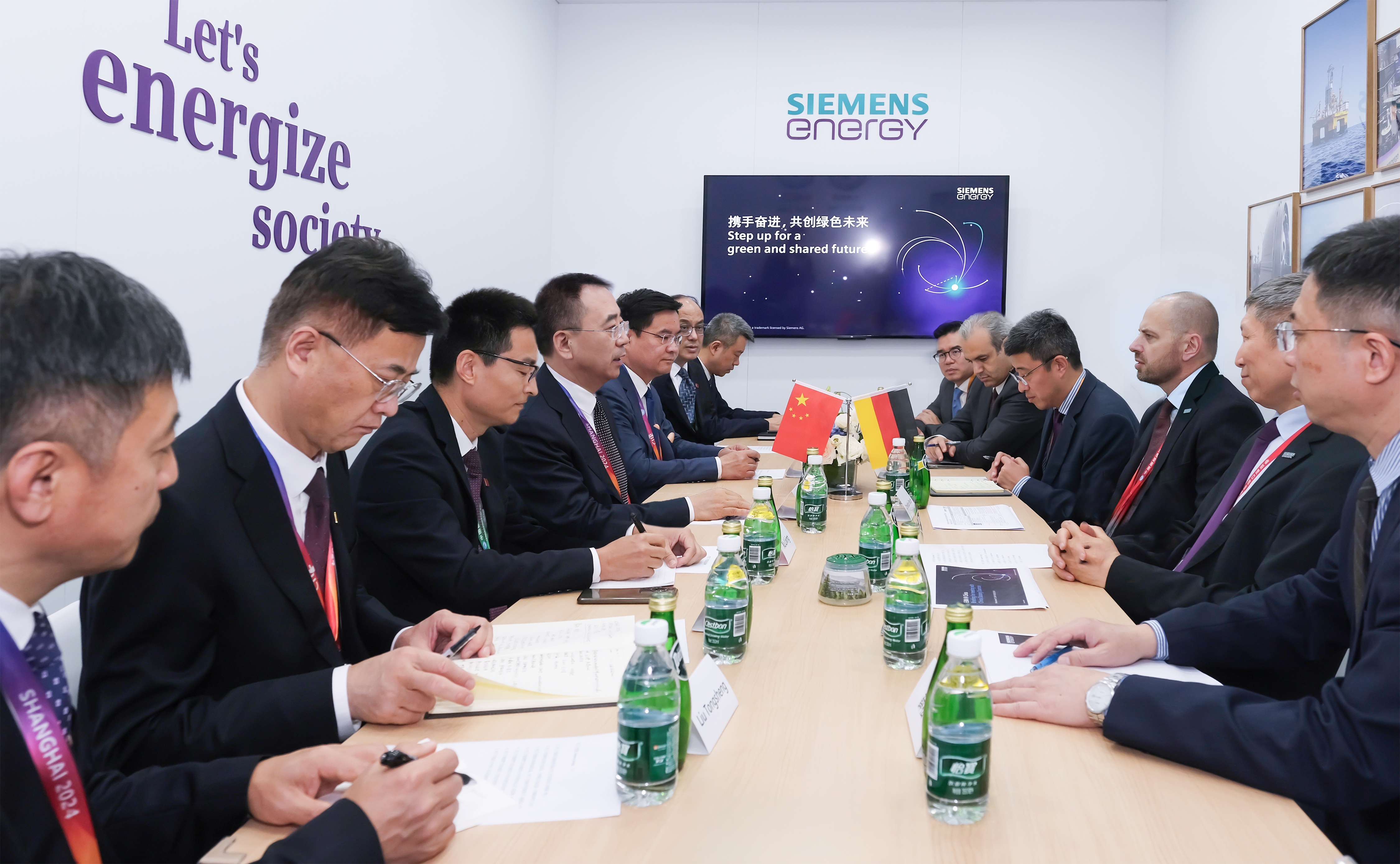 1731033445951043088.jpg 1731033445951043088.jpg